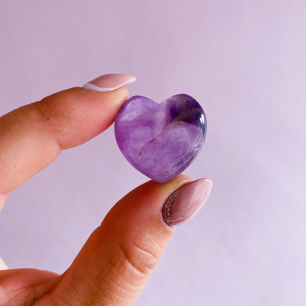 Amethyst Crystal Love Hearts / Great Healer / Good For Sleeping Troubles / Great For Migraines & Headaches / Promotes A Calm Atmosphere