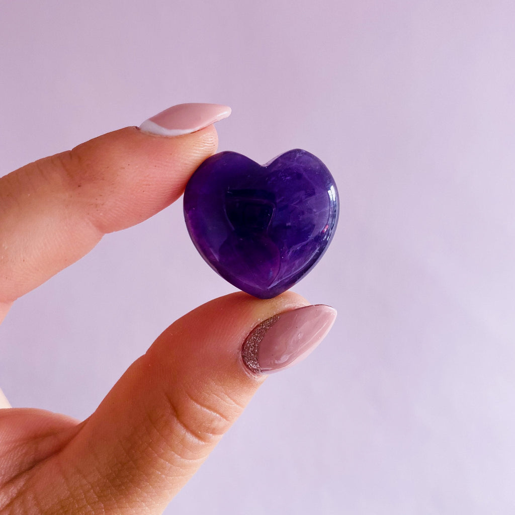 Amethyst Crystal Love Hearts / Great Healer / Good For Sleeping Troubles / Great For Migraines & Headaches / Promotes A Calm Atmosphere