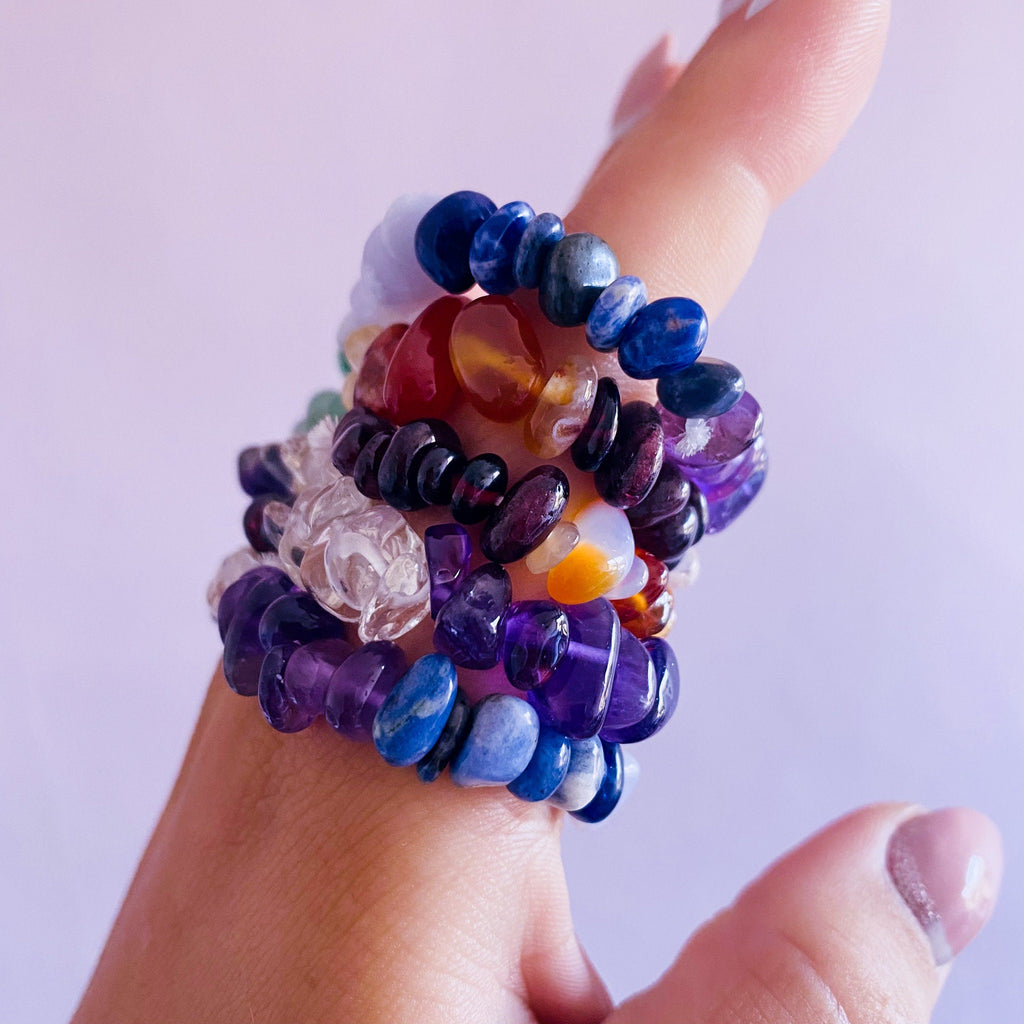 Chakra Crystal Chip Bracelet / Aligns Your Chakras / Removes Energy Blockages & Heals Deep Emotional Wounds / Multiple Benefits!