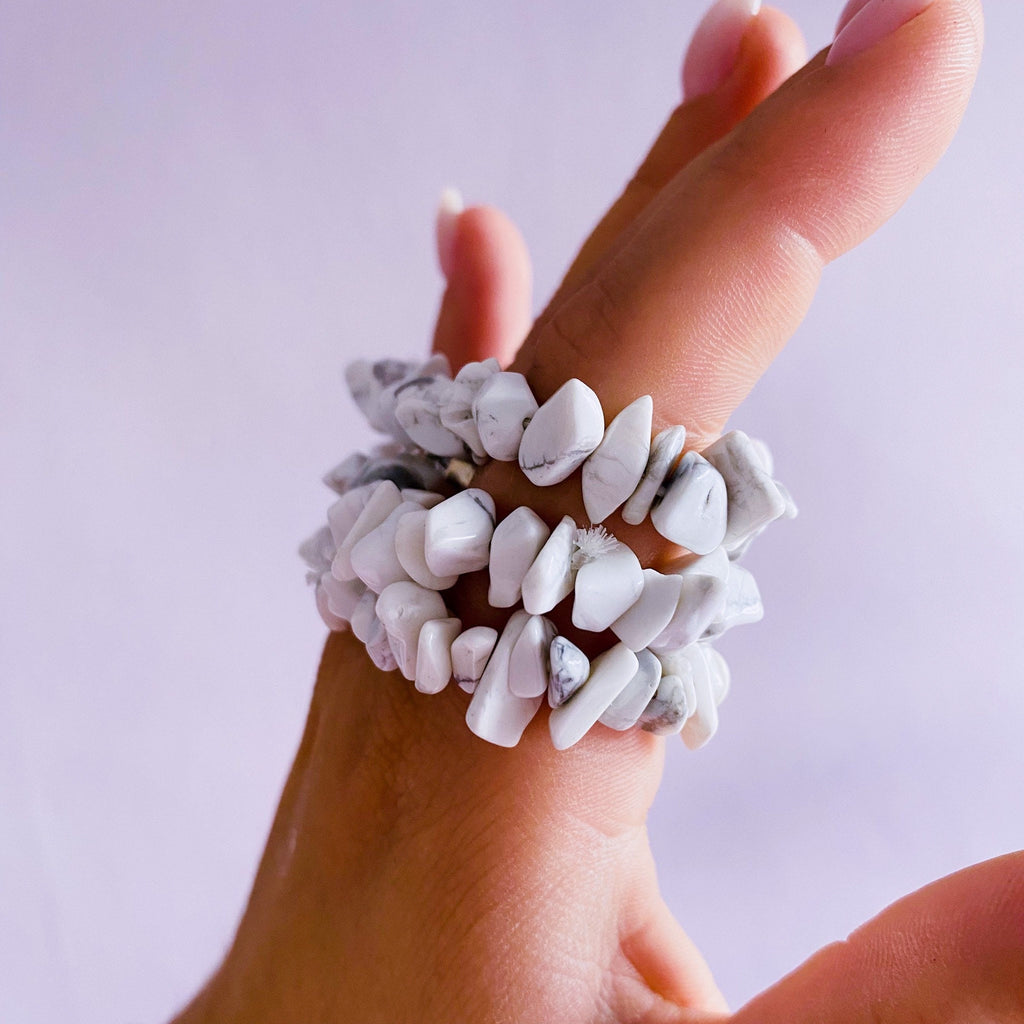 White Howlite Crystal Chip Bracelets / Helps Insomnia / Alleviates Stress, Anxiety, Pain & Rage / Helps Osteoporosis / Encourages Expression